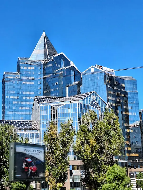 Бизнес-центр Нурлы-Тау в Алматы